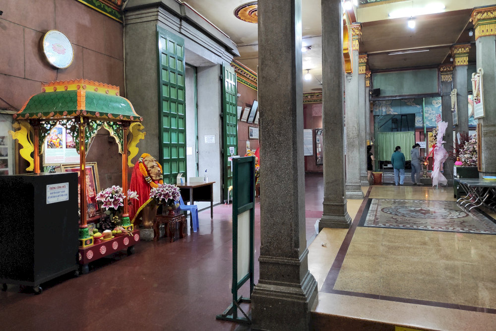 Serene and modestly designed inner shrine offering a quiet, sacred space for worshippers